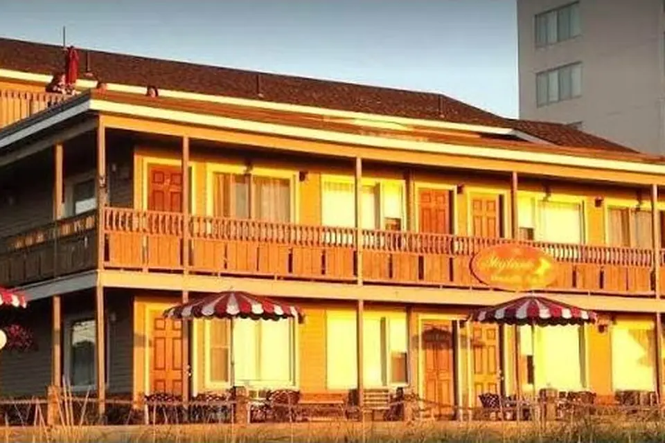 Skylark Beach Inn